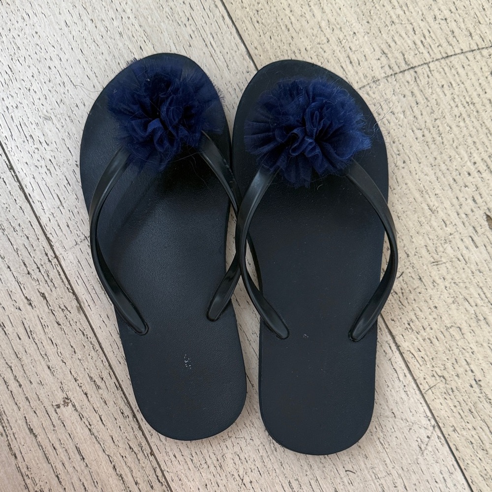 Elegant Black Flip Flops with Floral Accent
